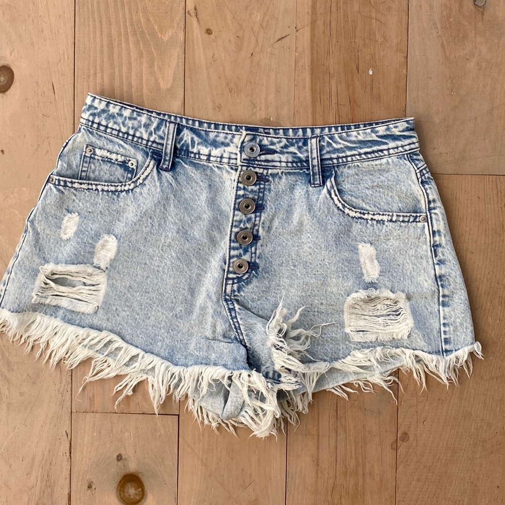 Frayed hem shorts